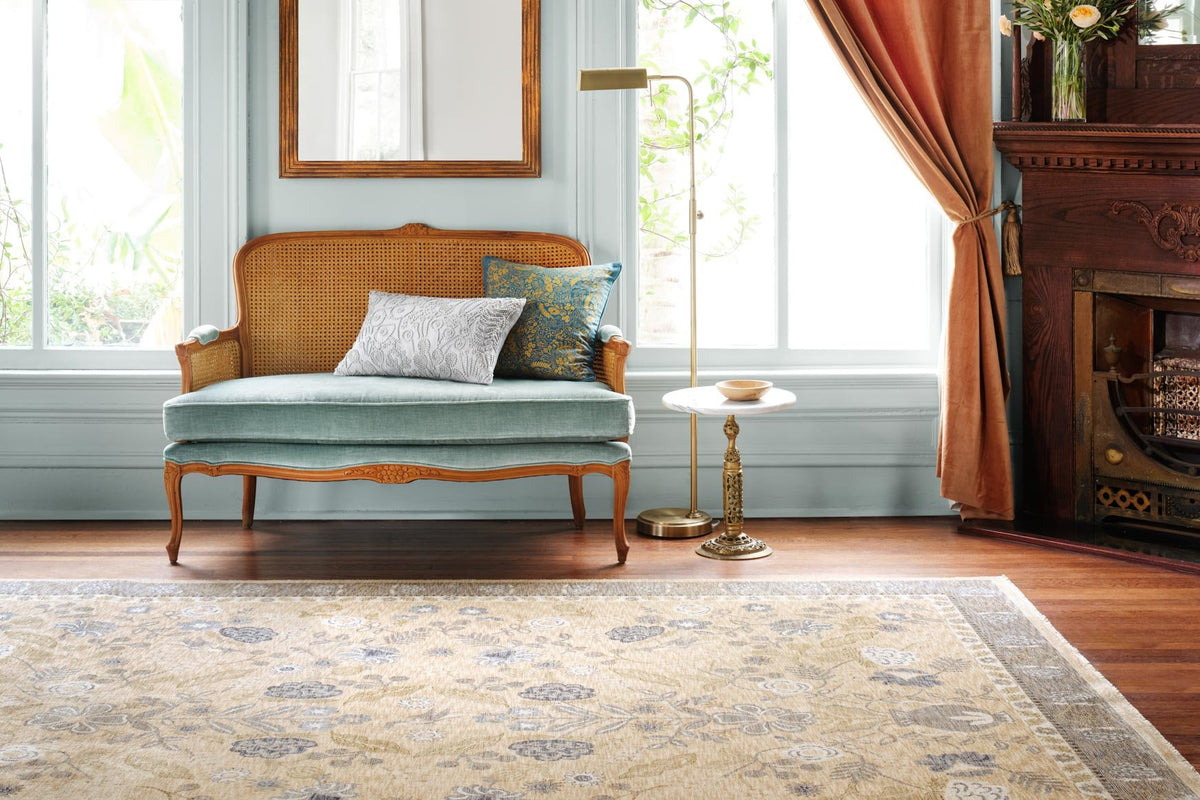 KISMKIS-03CA00__5Broomscene-