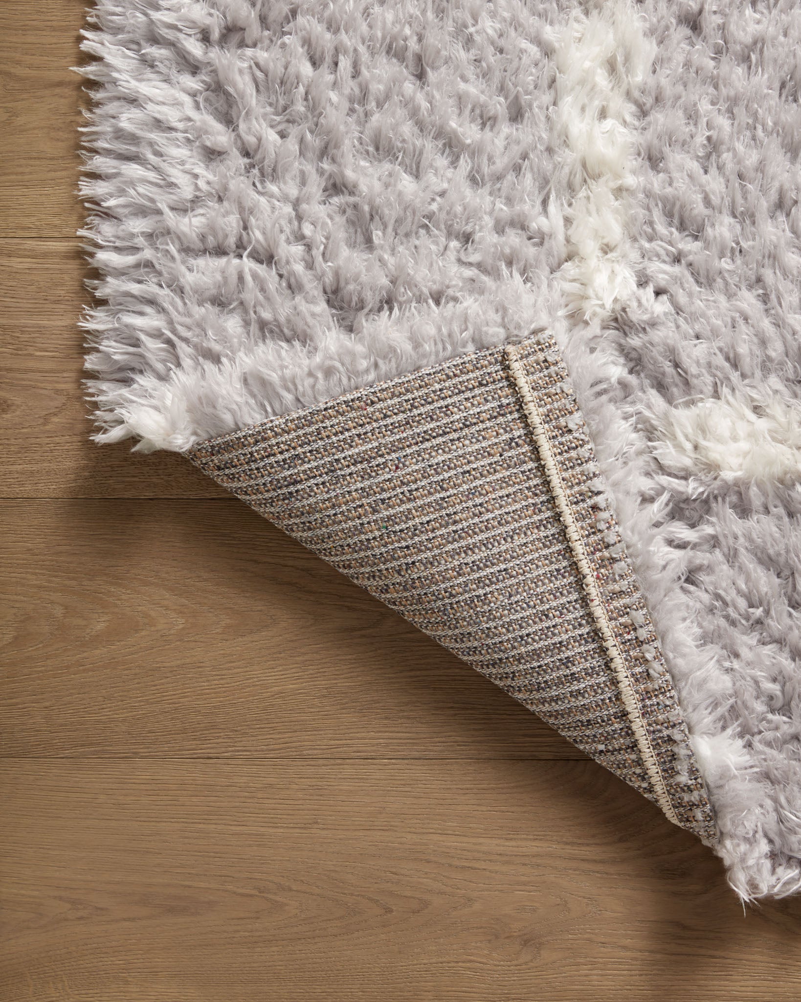 AMI-04 AR SILVER / IVORY & Loloi Rugs